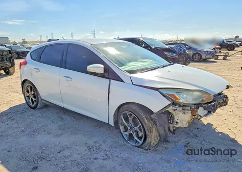 2014 Ford Focus Se z USA, uszkodzony, nr VIN 1FADP3K20EL327684